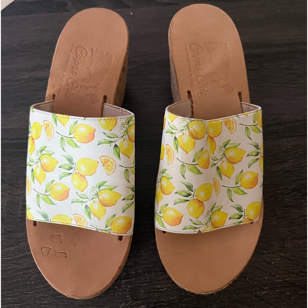 La Capri Chic Wedges